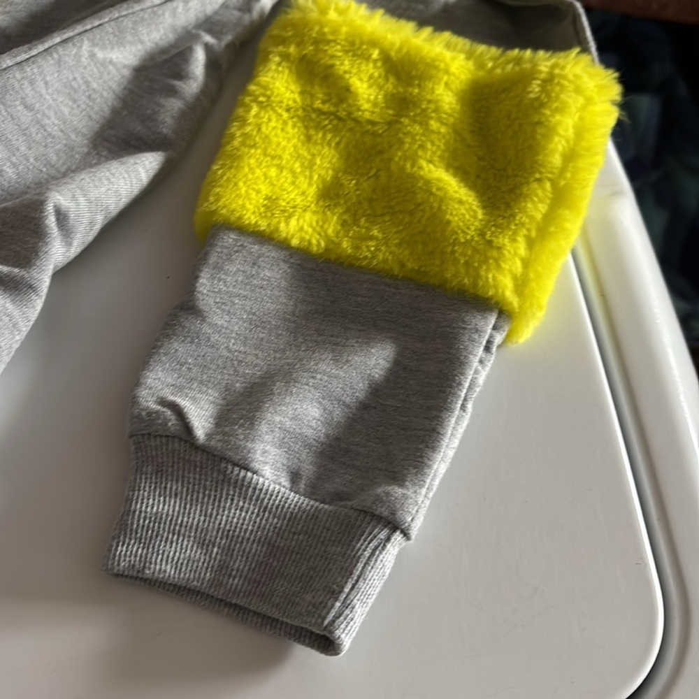 NWT No Comment Girls NY LA Gray LOVE Tee Neon Yellow Faux Fur Long Sleeves M & L